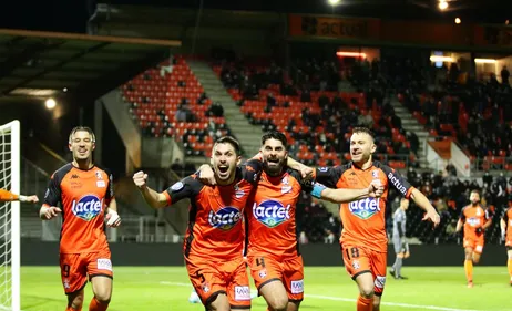 Stade lavallois : Laval assure l’essentiel et prend la tête du...